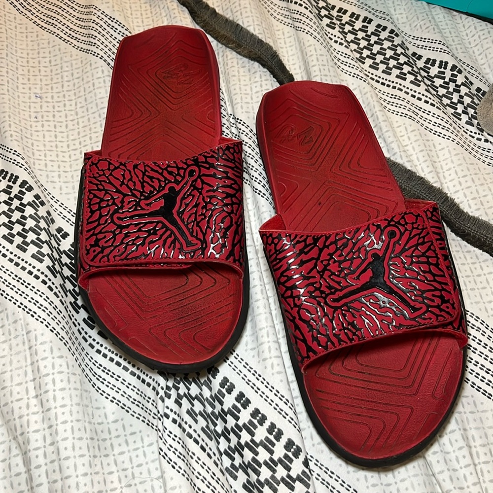 I’m selling some Men USED Jordan 23 slides